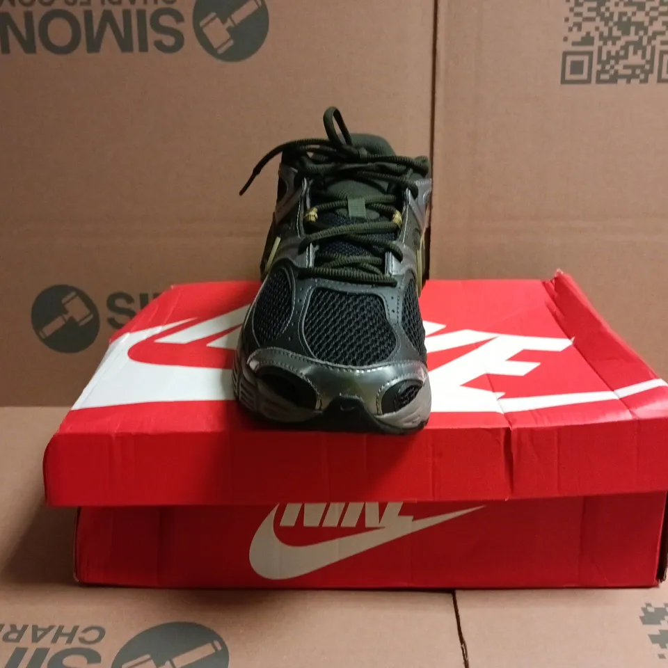 BOXED PAIR OF NIKE V5 RNR TRAINERS IN BLACK/OLIVE/ SILVER SIZE UK 9