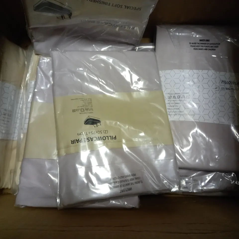 BOX OF APPROXIMATELY 10 ASSORTED SASA CRAZE BEDDING ITEMS TO INCLUDE - VALANCE SHEETS , PILLOWCASE PAIR , FITTED SHEET ETC