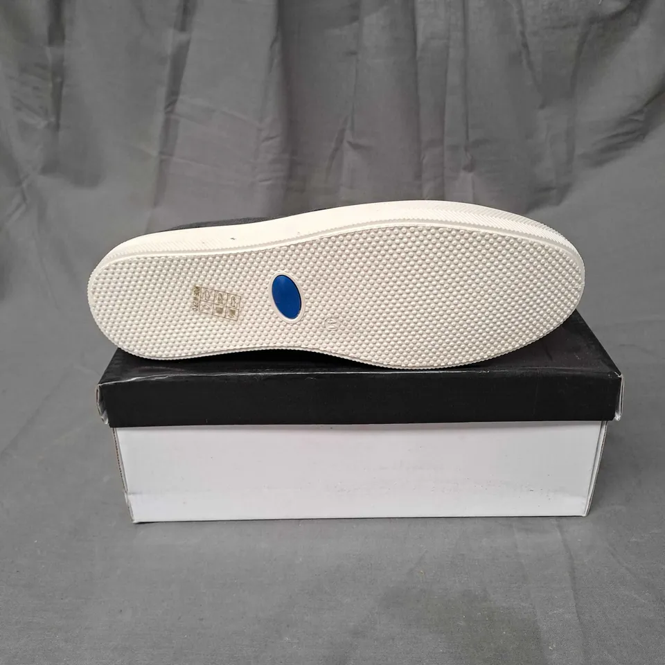 BOX OF APPROXIMATELY 8 PAIRS OF CANVAS SHOES IN ASSORTED COLOURS AND SIZES