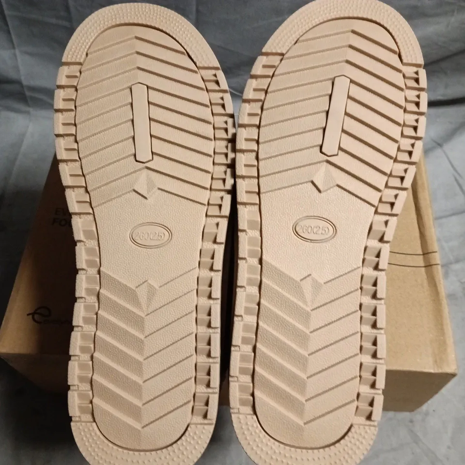 BOXERD EVELLYHOOTO BEIGE SUEDE SNOW BOOTS - 42