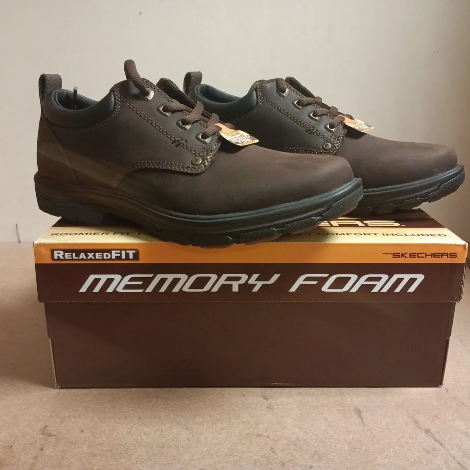 BOXED PAIR OF SKETCHERS SHOES IN BROWN SIZE UK 9