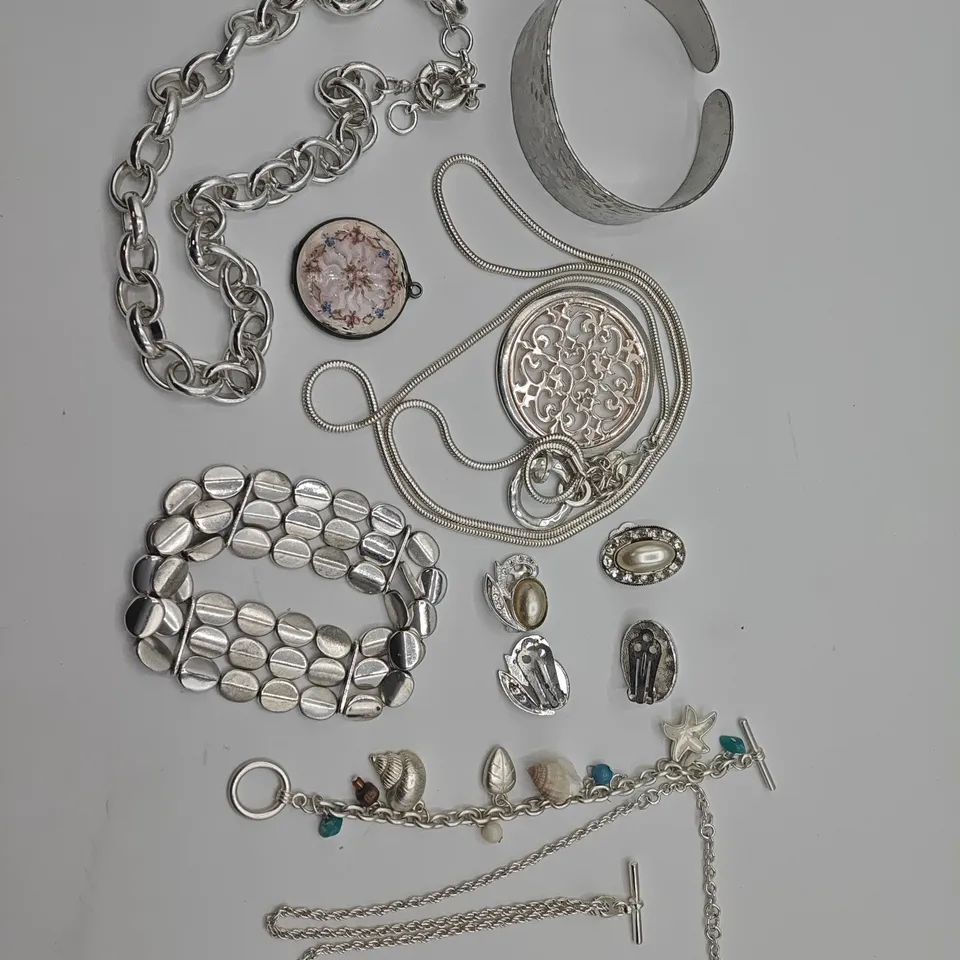 LOT OF 9 ASSORTED SILVER TONE JEWELLERY ITEMS TO INCLUDE CHARM BRACELET, BRACELET, NECKLACE AND PENDANT NECKLACE