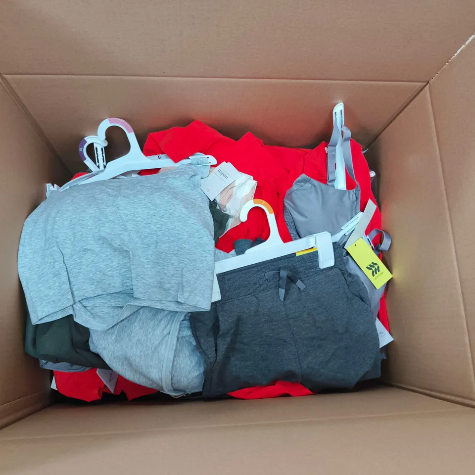 LARGE BOX OF APPROX 20 MIXED CLOTHING ITEMS