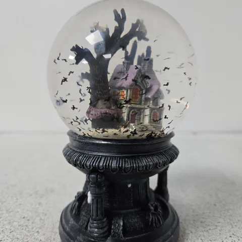 SPOOKY SCENE SNOWGLOBE WITH MUSIC HALLOWEEN DECORATION