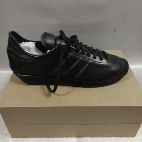 BOXED PAIR OF ADIDAS Y3 TRAINERS IN BLACK - 8