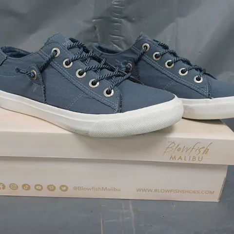 BOXED PAIR OF BLOWFISH MALIBU MARTINA TRAINERS IN NEWPORT BLUE SIZE 6