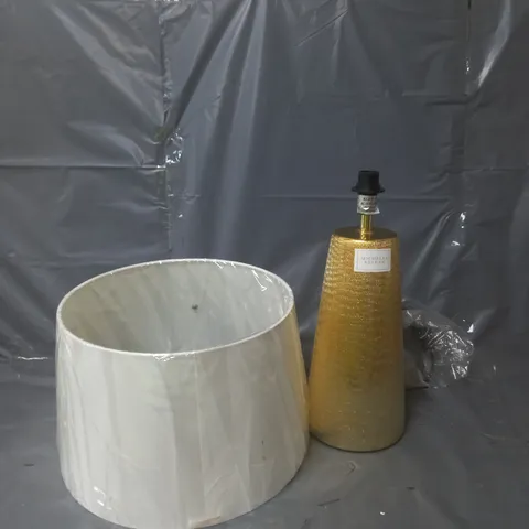 MICHELLE KEEGAN TEXTURED CERAMIC TABLE LAMP