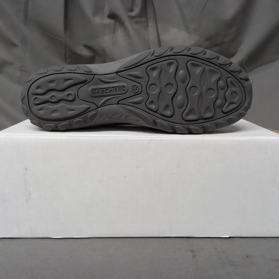 BOXED PAIR OF SKECHERS TRAINERS IN CHARCOAL SIZE 6