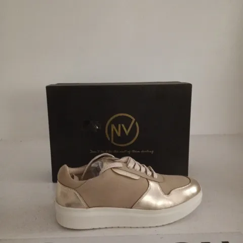 NV WOMEN'S BEIGE METALLIC SNEAKERS WITH WHITE SOLE – BOXED