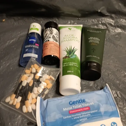 APPROXIMATELY 15 ASSORTED HEALTH & BEAUTY PRODUCTS TO INCLUDE FOREVER SHAMPOO, MOIST TOILET TISSUES, ORGANIC TONER ETC 