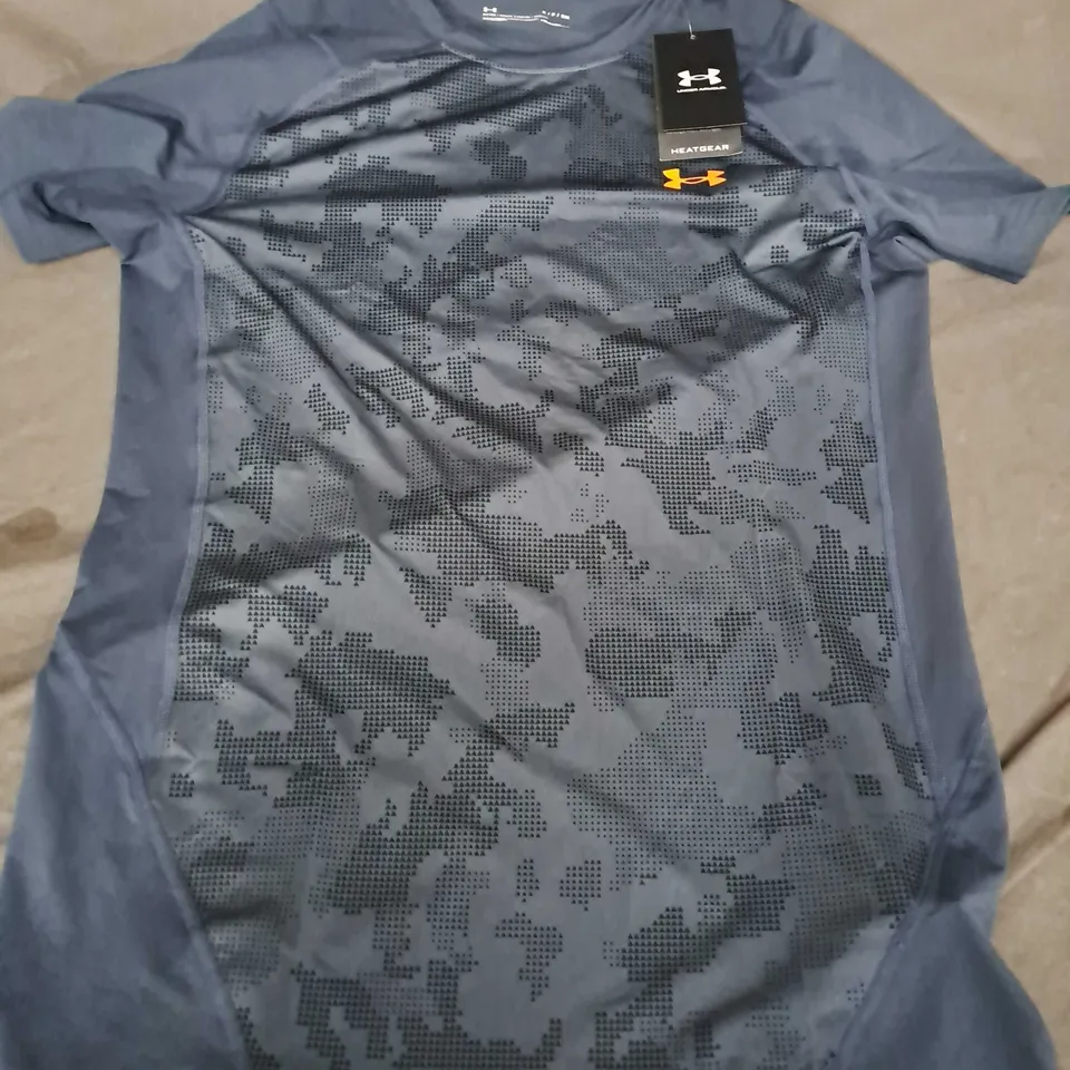 UNDER ARMOUR FITTED URBAN CAMO SHIRT IN GREY - SMALL