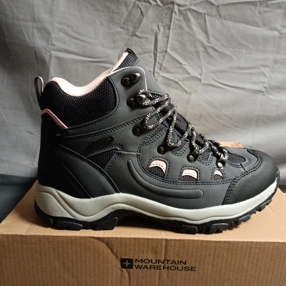 BOXED PAIR OF MOUNTAIN WAREHOUSE ADVENTURER WOMEN'S WATERPROOF WALKING BOOTS - DARK PURPLE, UK 5.5