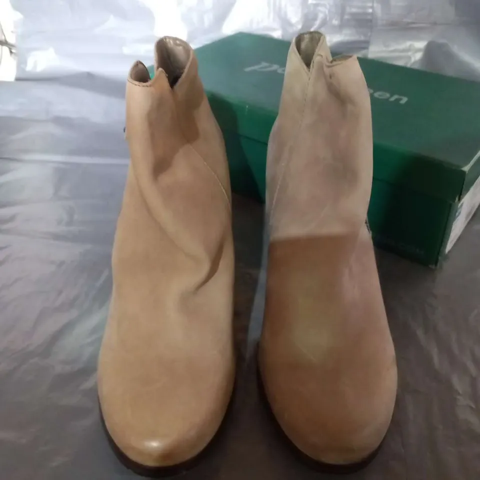 ALDO BEIGE ANKLE BOOTS SIZE UNSPECIFIED