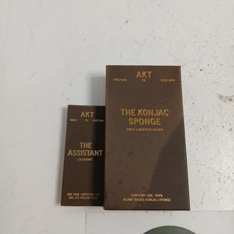 AKT KONJAC SPONGE BOXED SET – THE KONJAC SPONGE + THE ASSISTANT (PLANT-BASED) 