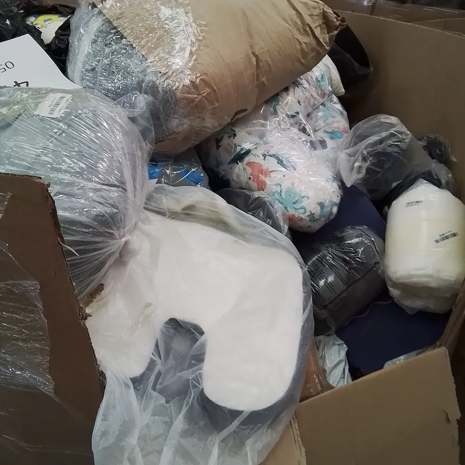 PALLET OF ASSORTED BEDROOM AND COMFORT BASED PRODUCTS TO INCLUDE; PILLOWS, SUPPORT SEAT CUSHIONS AND SIMILARLY RELATED GOODS
