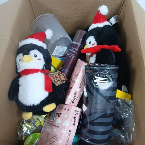A BOX OF APPROXIMATELY 20 MIXED ITEMS INCLUDING TOYS AND COSMETIC ITEMS