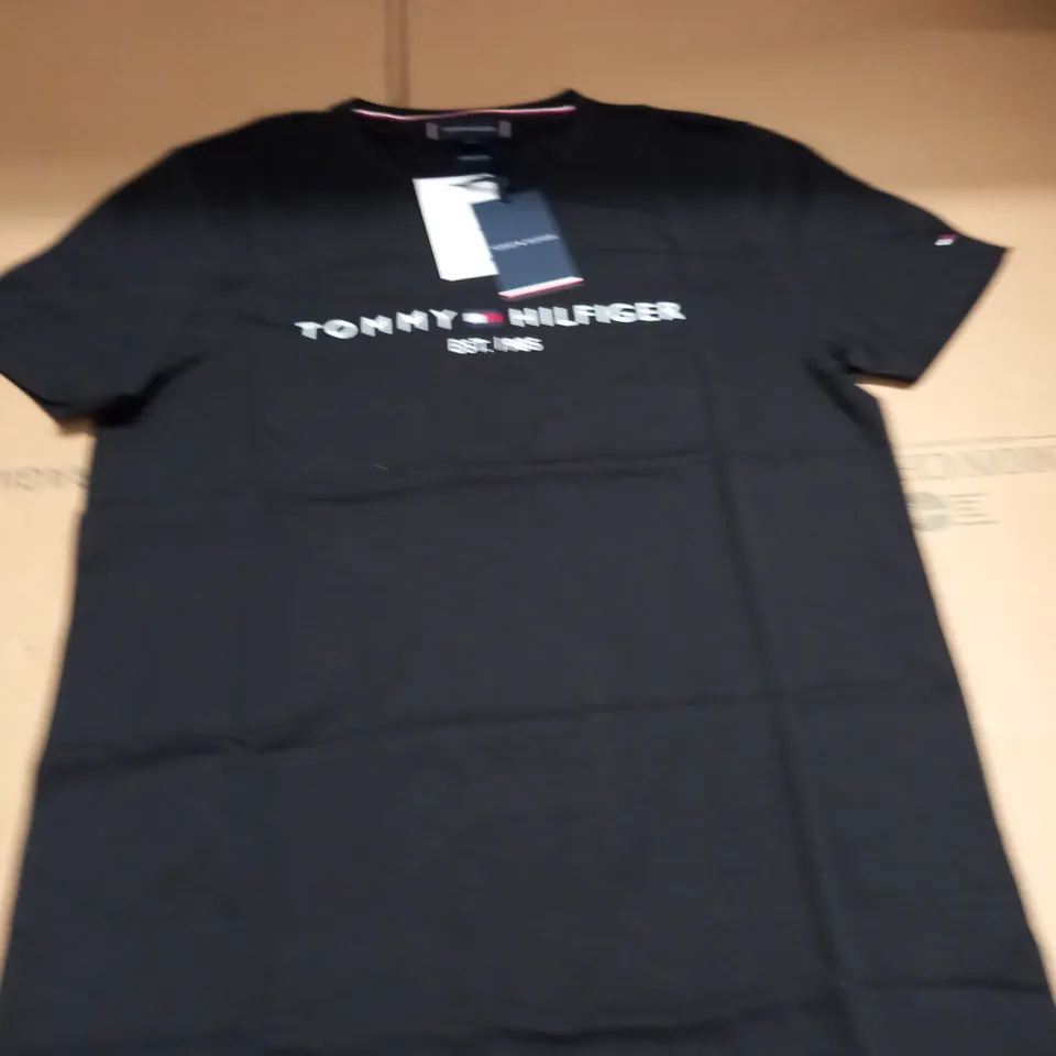 TOMMY HILFIGER BLACK T-SHIRT - L