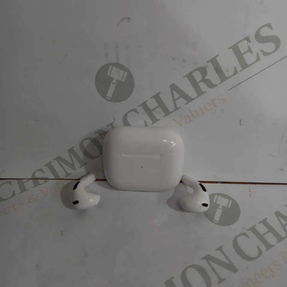 APPLE AIR PODS PROS GEN 3
