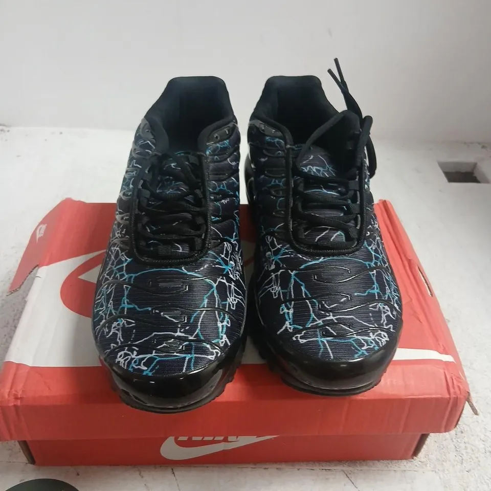 NIKE DUNK LOW – BLACK/WHITE, MEN’S US 12 (UK 11) SHOE