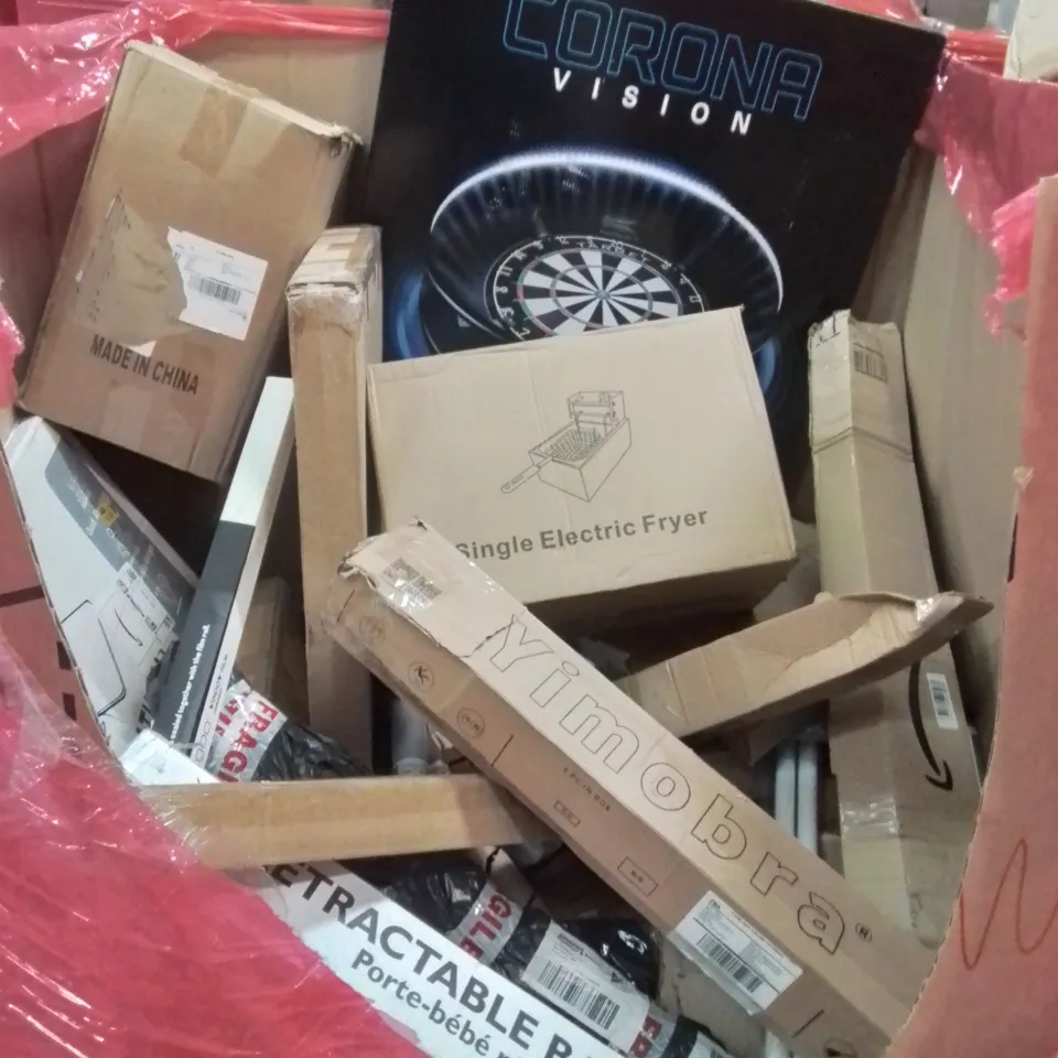 PALLET CONTAINING VARIOUS ASSORTED BOXED HOUSEHOLD ITEMS TO INCLUDE: SINGLE ELECTRIC FRYER, RETRACTABLE SAFETY GATE, DART BOARD AND LOTS MORE UNMARKED BOXED ITEMS 