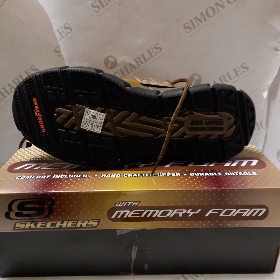 SKECHERS MEN'S DARK BROWN LACE UP BOOTS - SIZE 10