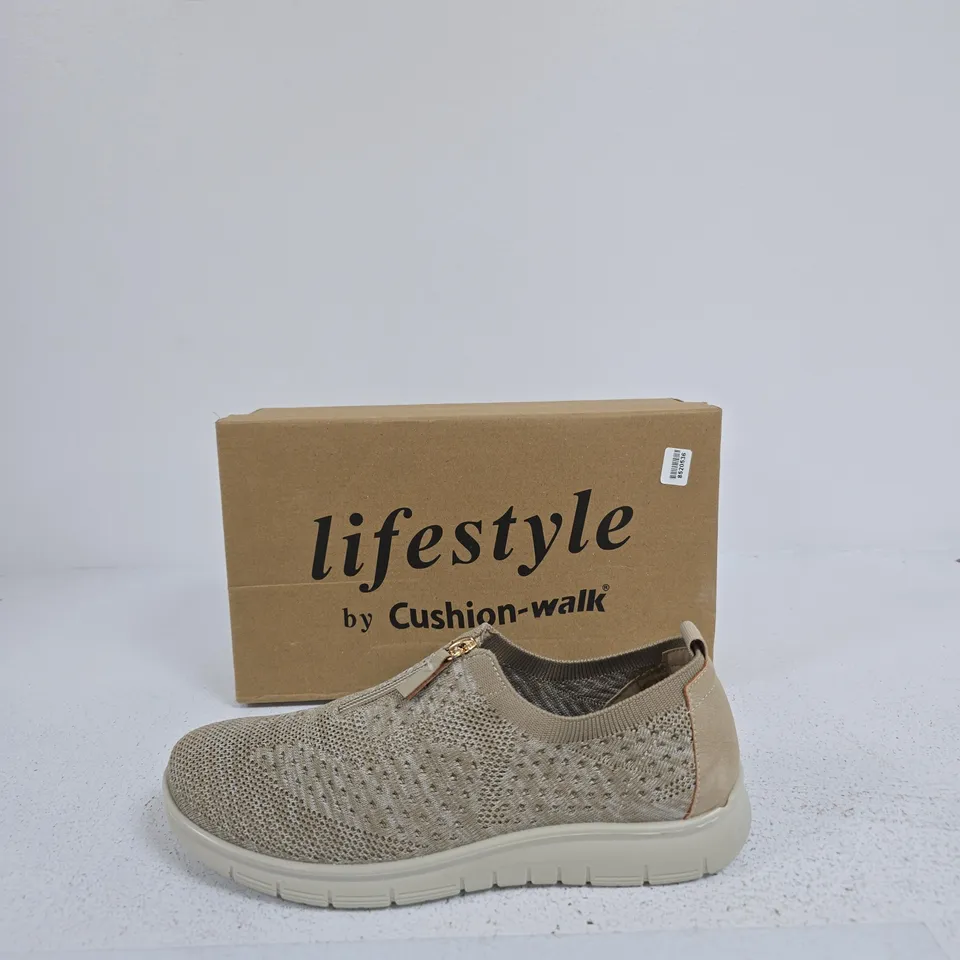 LIFESTYLE BY CUSHION-WALK WOMEN'S KNIT SLIP-ON TRAINERS SIZE 7