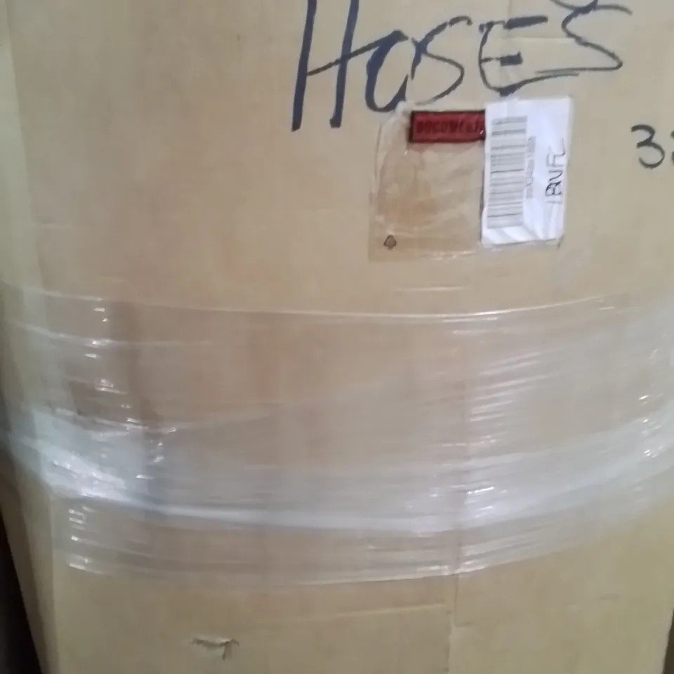 PALLET CONTAINING A LARGE QUANTITY OF HOSES