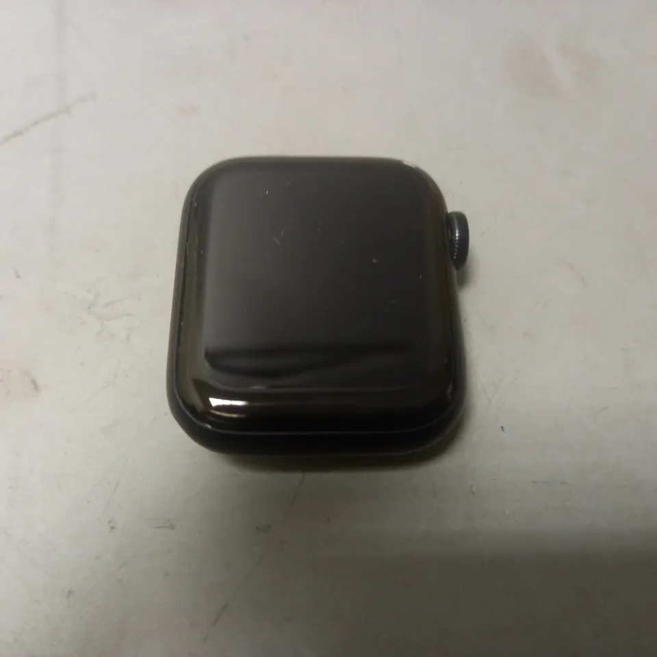APPLE WATCH SE (40mm) (NO STRAP)