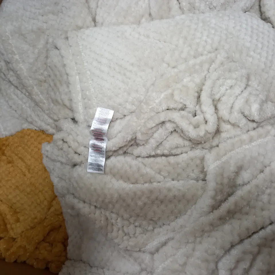 BOX OF APPROXIMATELY 20 ASSORTED THROWS AND BLANKETS