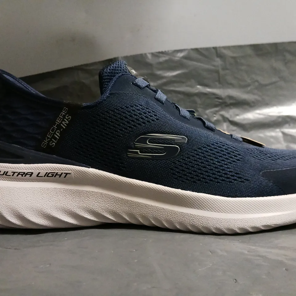 BOXED PAIR OF SKECHERS SLIP-ON SHOES IN NAVY UK SIZE 9