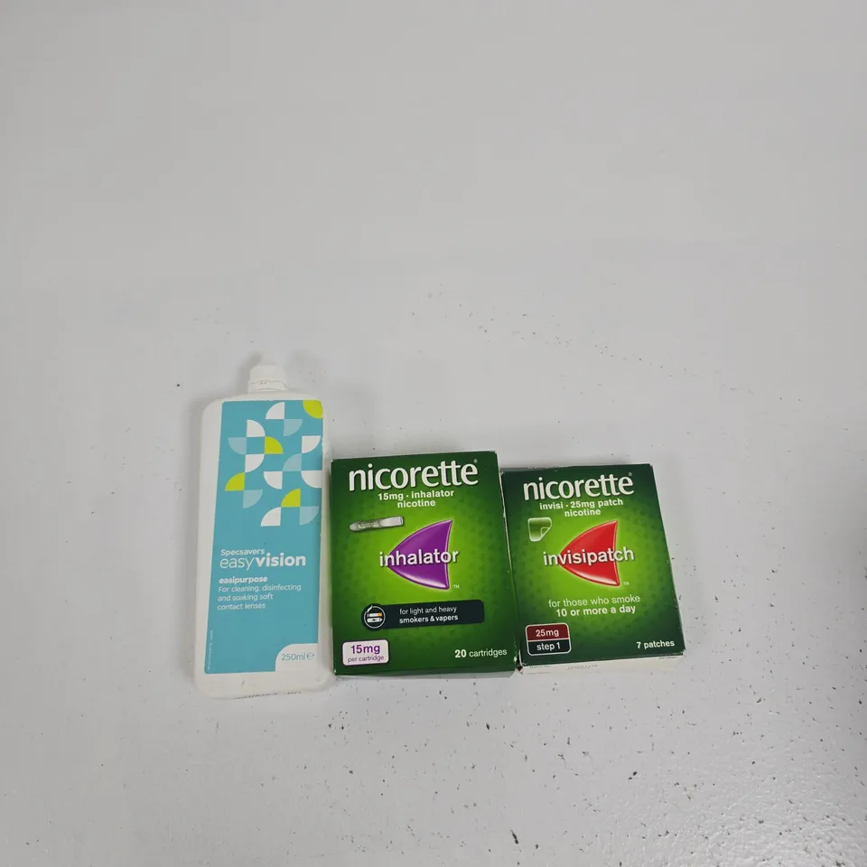 TOTE OF APPROXIMATELY 15 ASSORTED ITEMS INCLUDING NICORETTE INVISI 25MG PATCH, SPECSAVERS EASY VISION EASIPURPOSE 250ML AND NICORETTE 15MG INHALATOR