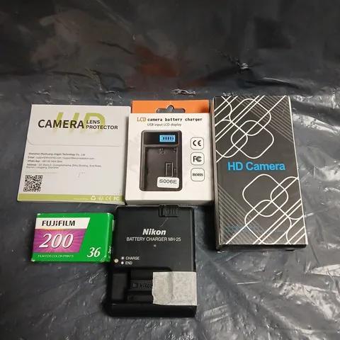APPROXIMATELY 15 ASSORTED CAMERA PRODUCTS & ACCESSORIES TO INCLUDE BATTERIES, CHARGERS, LENS' ETC 