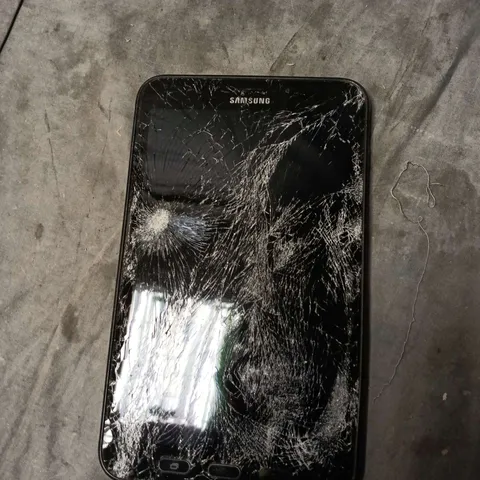 SAMSUNG TABLET PC SM-T395 – CRACKED SCREEN