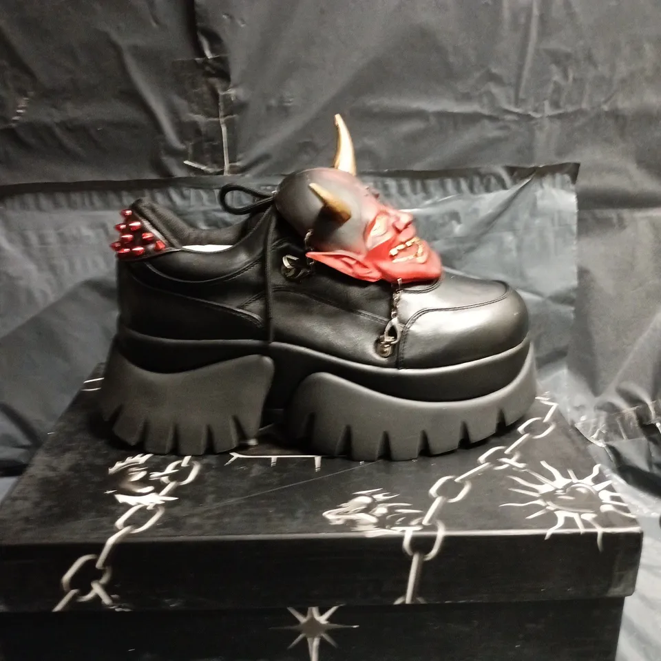 KOI BLACK PLATFORM BOOTS WITH REMOVABLE DEMON MASK HEADS SIZE 8