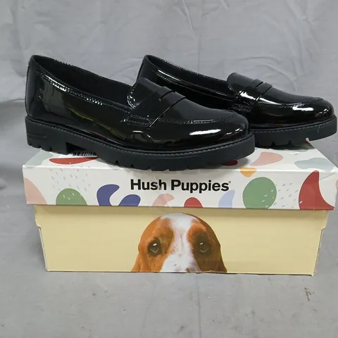 BOXED PAIR OF HUSH PUPPIES HAZEL PATENT SNR SCHOOL SHOES IN BLACK SIZE 5