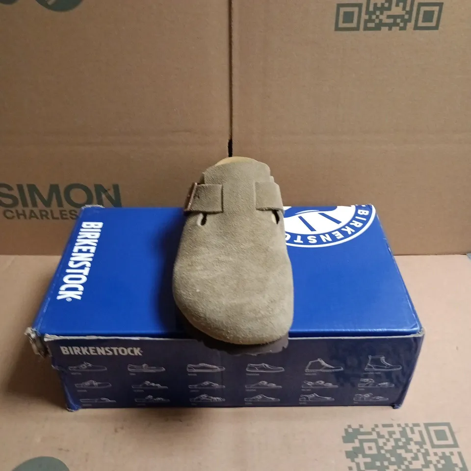 BOXED PAIR OF BIRKENSTOCK BOSTON CLOGS IN SUEDE LEATHER - 4