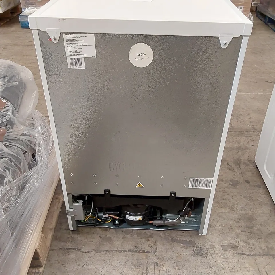 HISENSE RL170D4BWE FREESTANDING 56CM UNDER COUNTER FRIDGE - 132 LITRE CAPACITY - AUTO DEFROST - REVERSIBLE DOOR - WHITE - E RATED