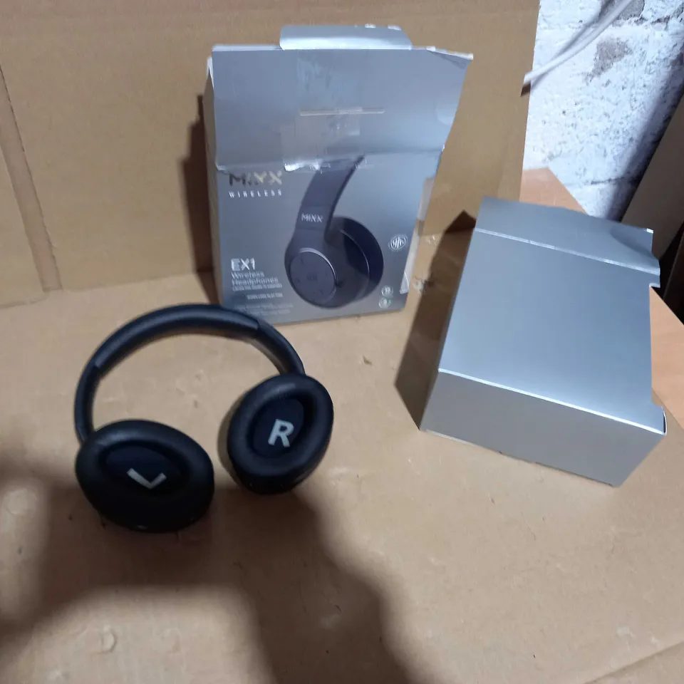 BOXED MIXX BLACK WIRELESS HEADPHONES