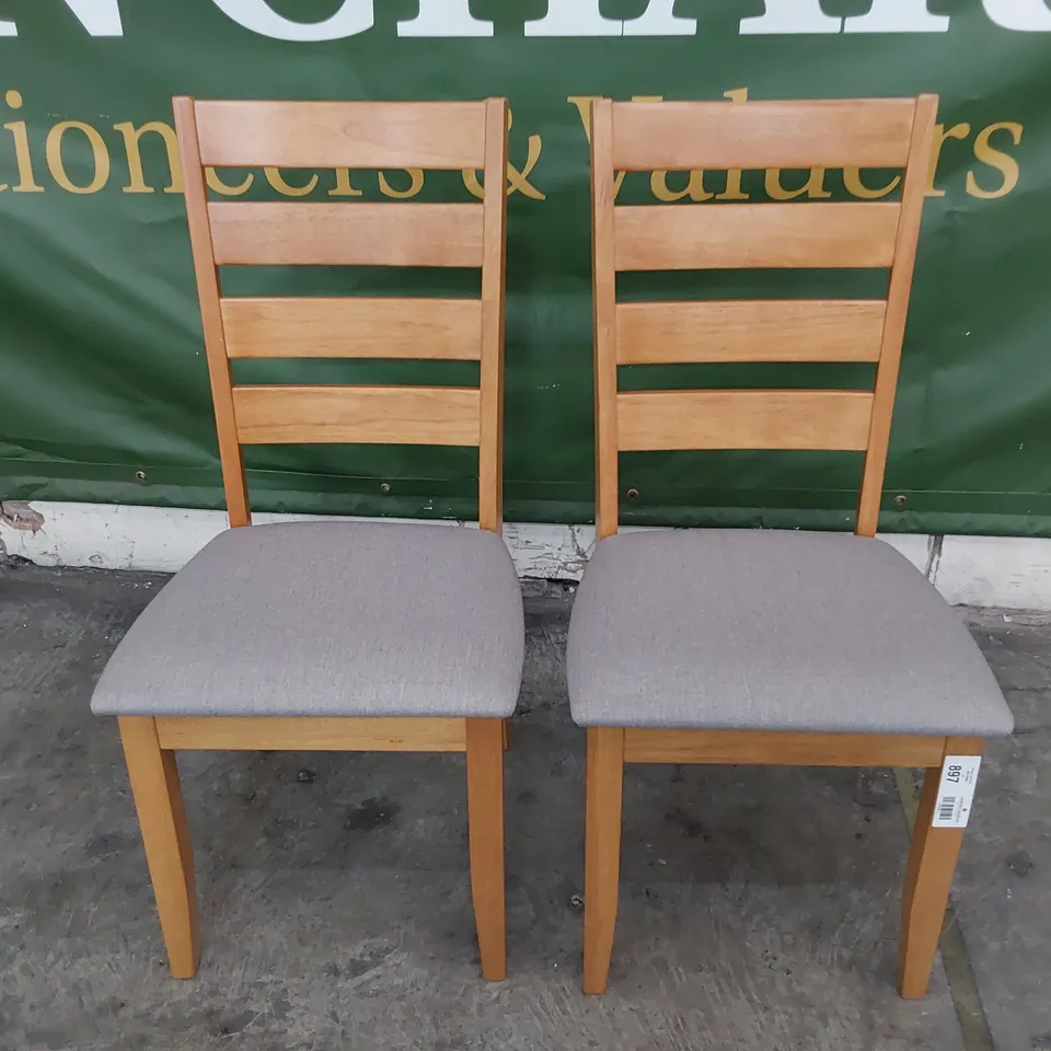PAIR OF NATURAL WOOD DINING CHAIRS GREY FABRIC SEATS