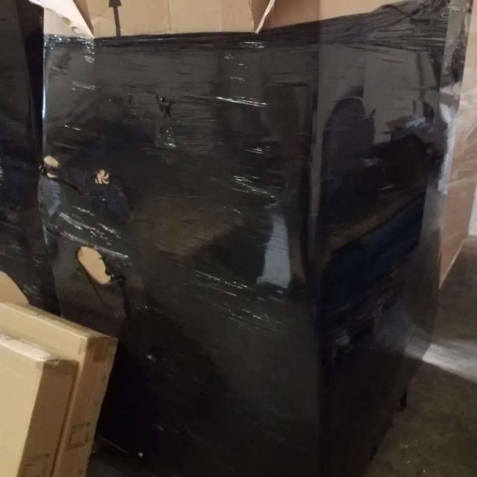 PALLET CONTAINING ASSORTED PRODUCTS INCLUDING SOLAR STREET LIGHTS, MODERN FLOOR LAMP STANDING LIGHT & LIDS SCOOTER