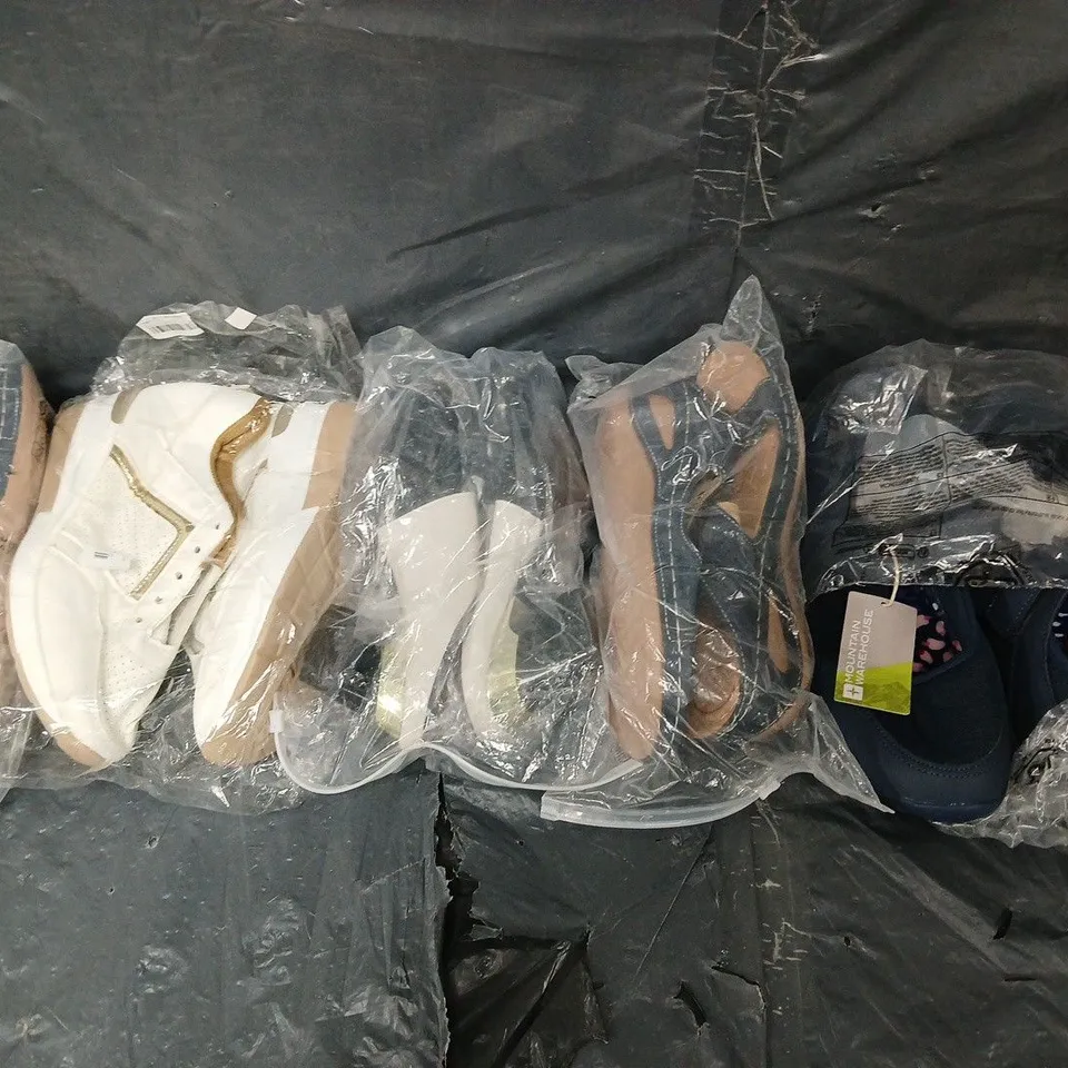 BOX OF APPROXIMATELY 15 PAIRS OF UNBOXED ASSORTED SHOES IN VARIOUS COLOUR, STYLES AND SIZES