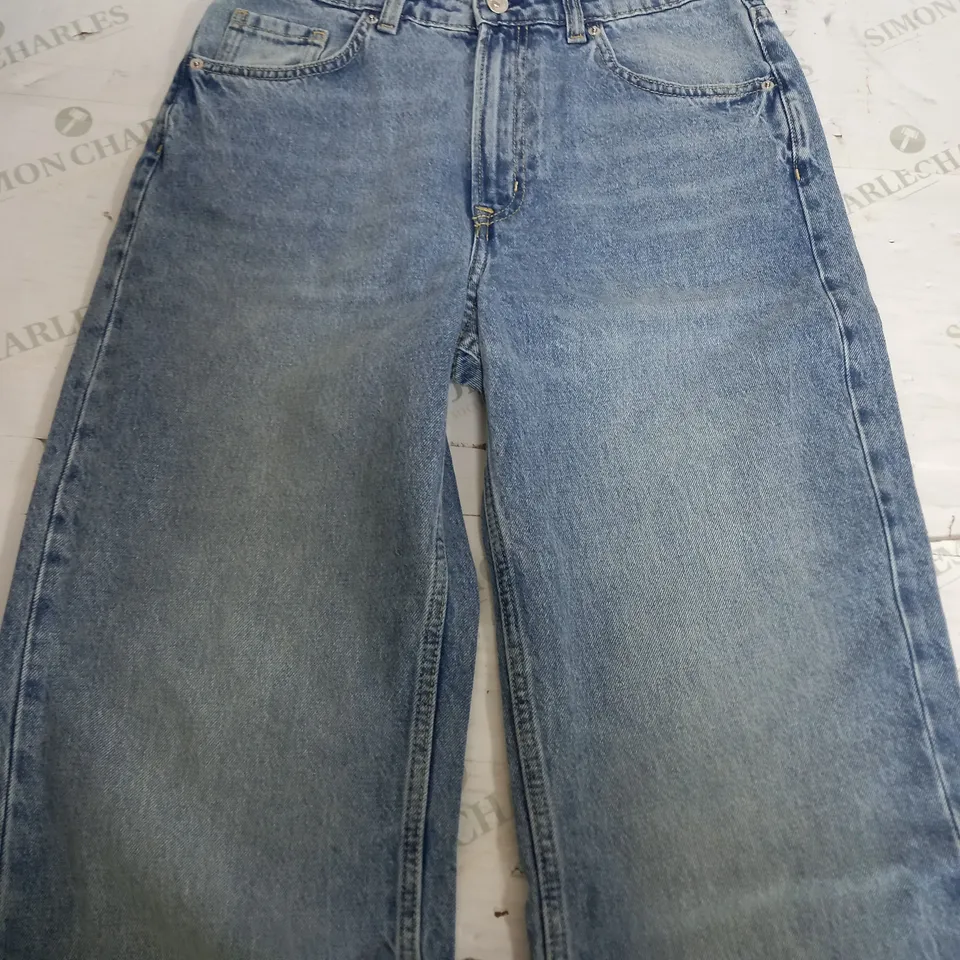 DIVIDED WIDE HIGH WAISTED LIGHT DENIM JEANS - UK 10