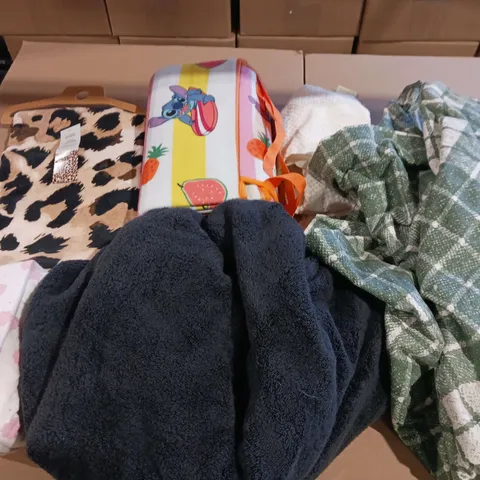 BOX OF APPROXIMATELY 15 ASSORTED BEDDING AND SOFT FURNISHING ITEMS TO INCLUDE - DUVET SETS, FITTED SHEETS, AND PICNIC BLANKETETC.