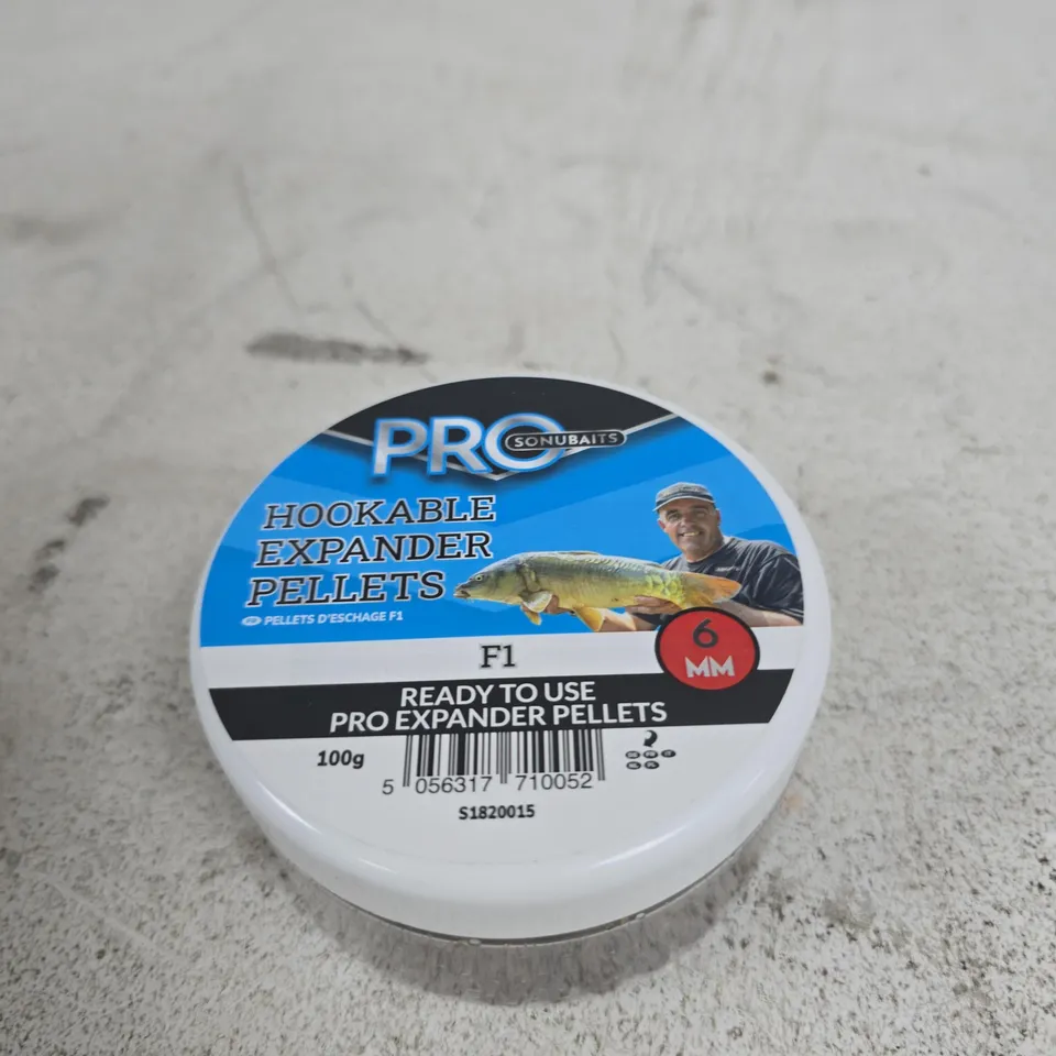 APPROXIMATELY 20 ASSORTED HOUSEHOLD ITEMS INCLUDING PRO HOOKABLE EXPANDER PELLETS AND TOADSTOOL MONEY BOX