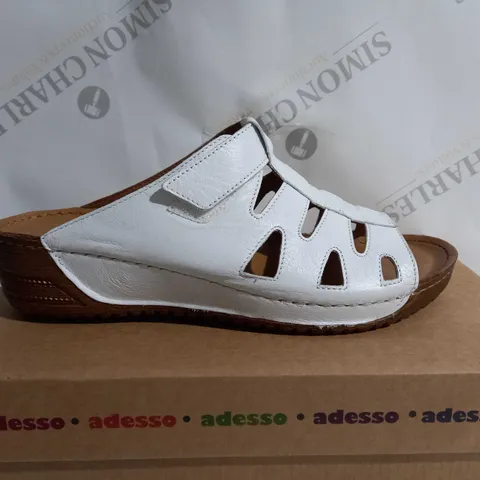 BOXED PAIR OF ADESSO FRANCES MULES IN WHITE UK SIZE 6