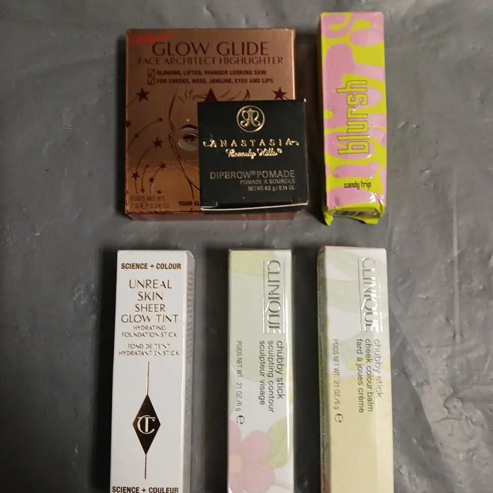 LOT OF 6 ASSORTED COSMETIC PRODUCTS TO INCLUDE - MADE BY MITCHELL BLURSH IN CANDY TRIP - CHARLOTTE TILBURY SHEER GLOW TINT - CLINIQUE CHUBBY STICK SCULPTING CONTOUR - ETC