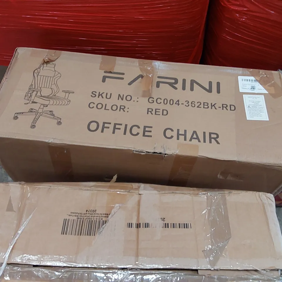 PALLET OF ASSORTED ITEMS INCLUDING: OFFICE CHAIRS, L-SHAPED DESK, VINTAGE SUITCASE TURNTABLE, TABLE TOP