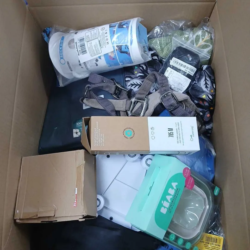 BOX OF APPROXIMATELY 25 ASSORTED ITEMS TO INCLUDE SOCK AID DEVICE, HIGH SPEED MILK FROTHER, STAINLESS STEEL VACUUM BOTTLE, SET OF 3 SILICONE BOWLS ETC
