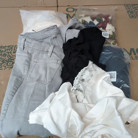 APPROXIMATELY 25 ASSORTED CLOTHING ITEMS IN VARIOUS SIZES, STYLES & COLOURS TO INCLUDE BRANDS SUCH AS H&M, BERSHKA, SHEIN, ETC - COLLECTION ONLY