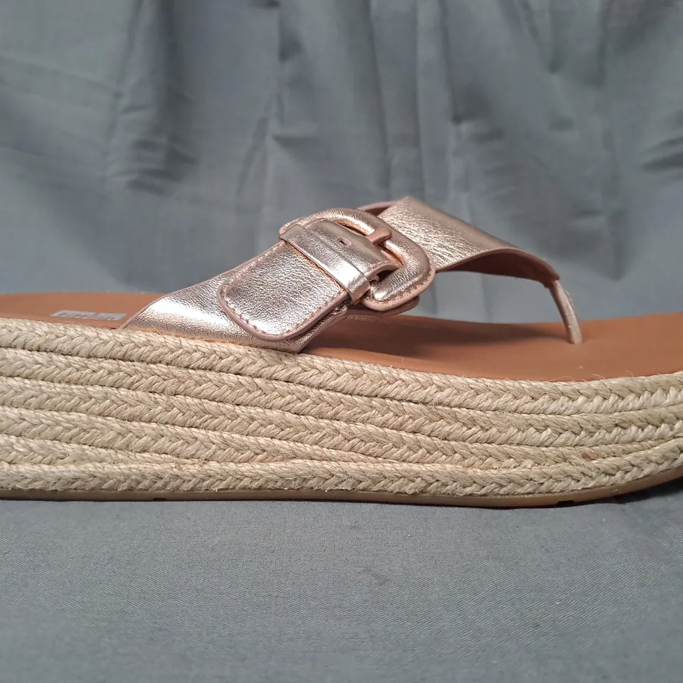 PAIR OF FITFLOP TOE-POST WEDGE SANDALS IN METALLIC ROSE GOLD UK SIZE 5.5